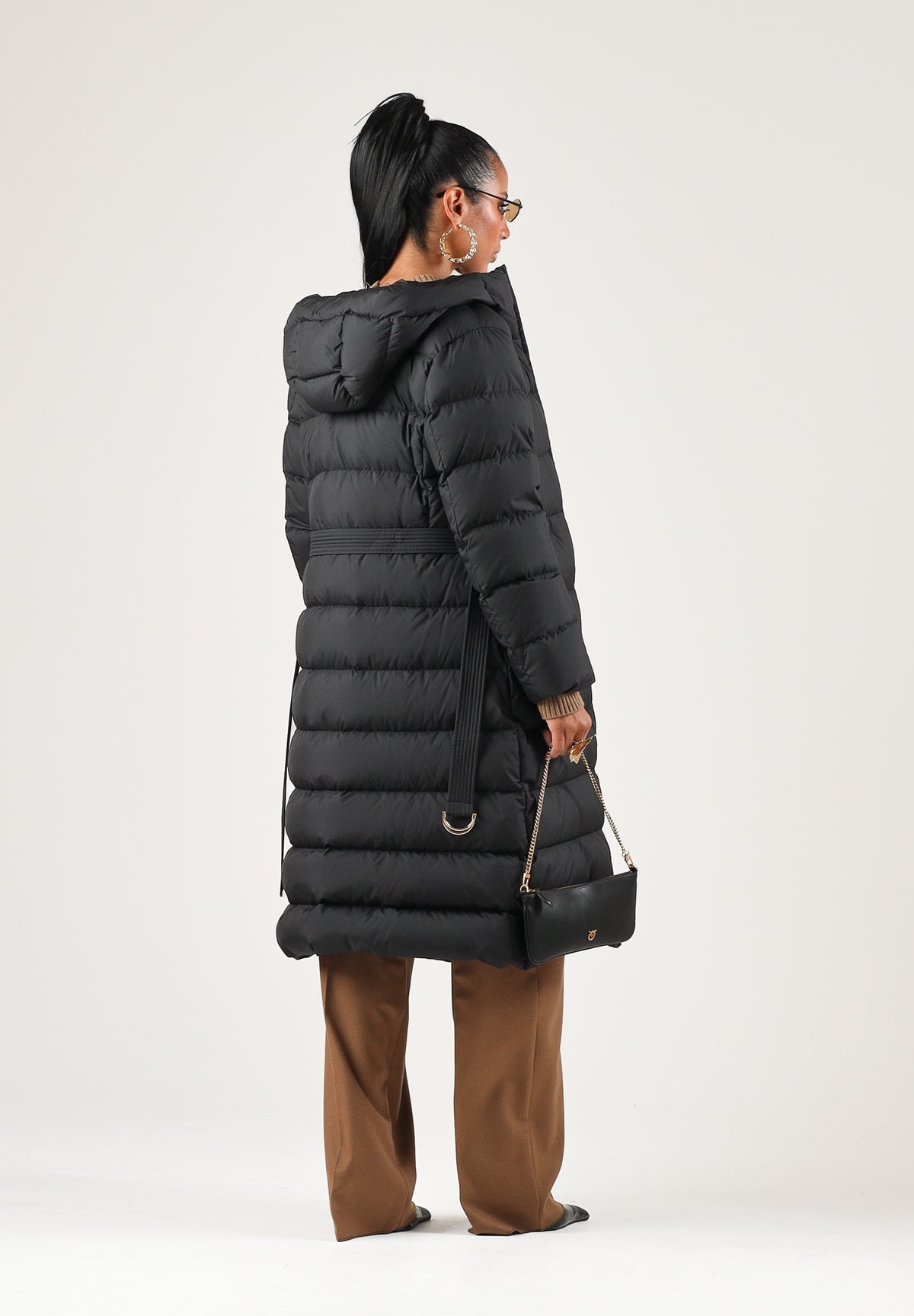 MAX MARA STUDIO Piumino CANNETI nero per donna con cappuccio, cintura coordinata e imbottitura in piuma. 2626496012600 005 MAX MARA STUDIO 