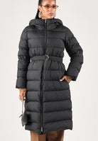 MAX MARA STUDIO Piumino CANNETI nero per donna con cappuccio, cintura coordinata e imbottitura in piuma. 2626496012600 005 MAX MARA STUDIO 