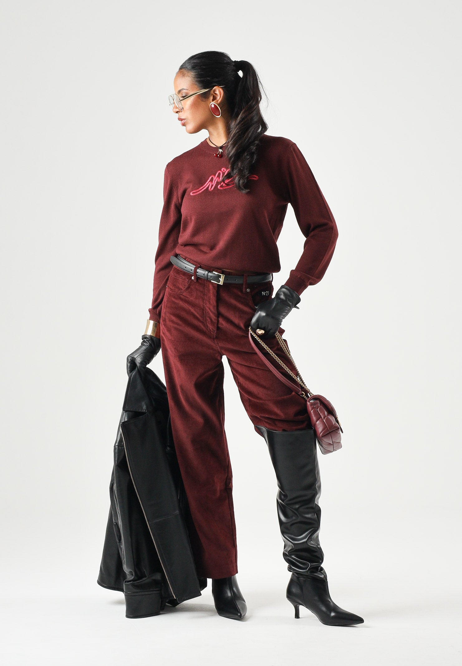 N°21 Maglione LOGO KNITTED SWEATER bordeaux  per donna, ragazzi e bambini  con logo N°21 ricamato sul davanti.<BR/> N210DVN0122 0N413 N21 
