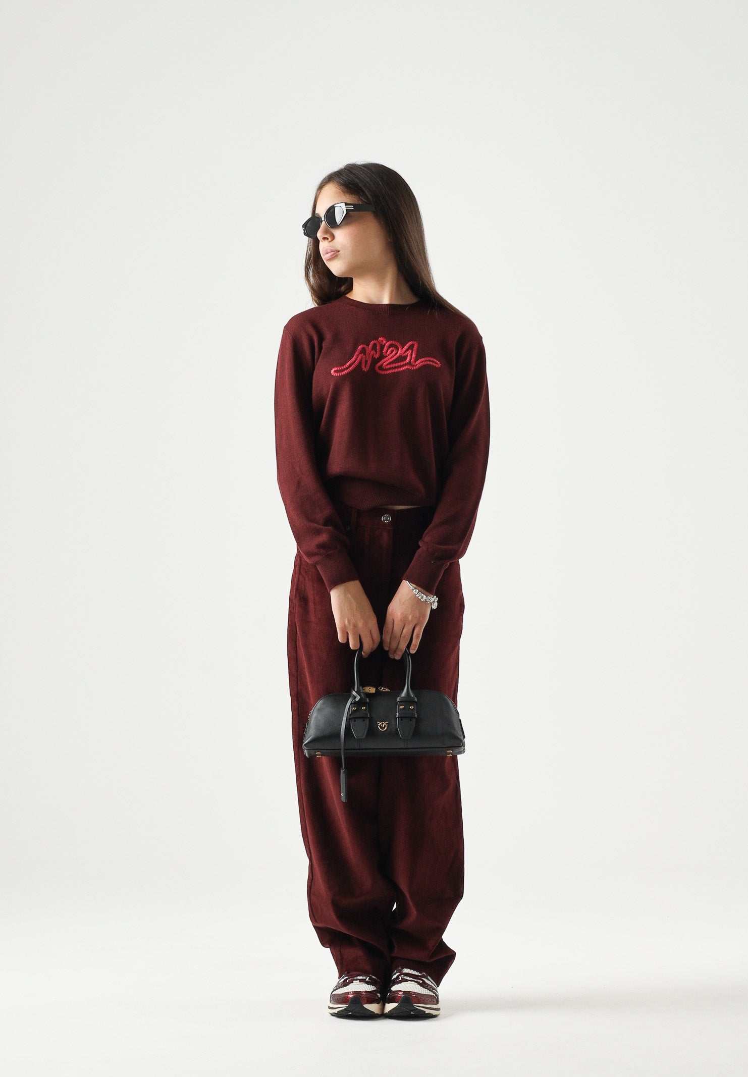 N°21 Maglione LOGO KNITTED SWEATER bordeaux  per donna, ragazzi e bambini  con logo N°21 ricamato sul davanti.<BR/> N210DVN0122 0N413 N21 
