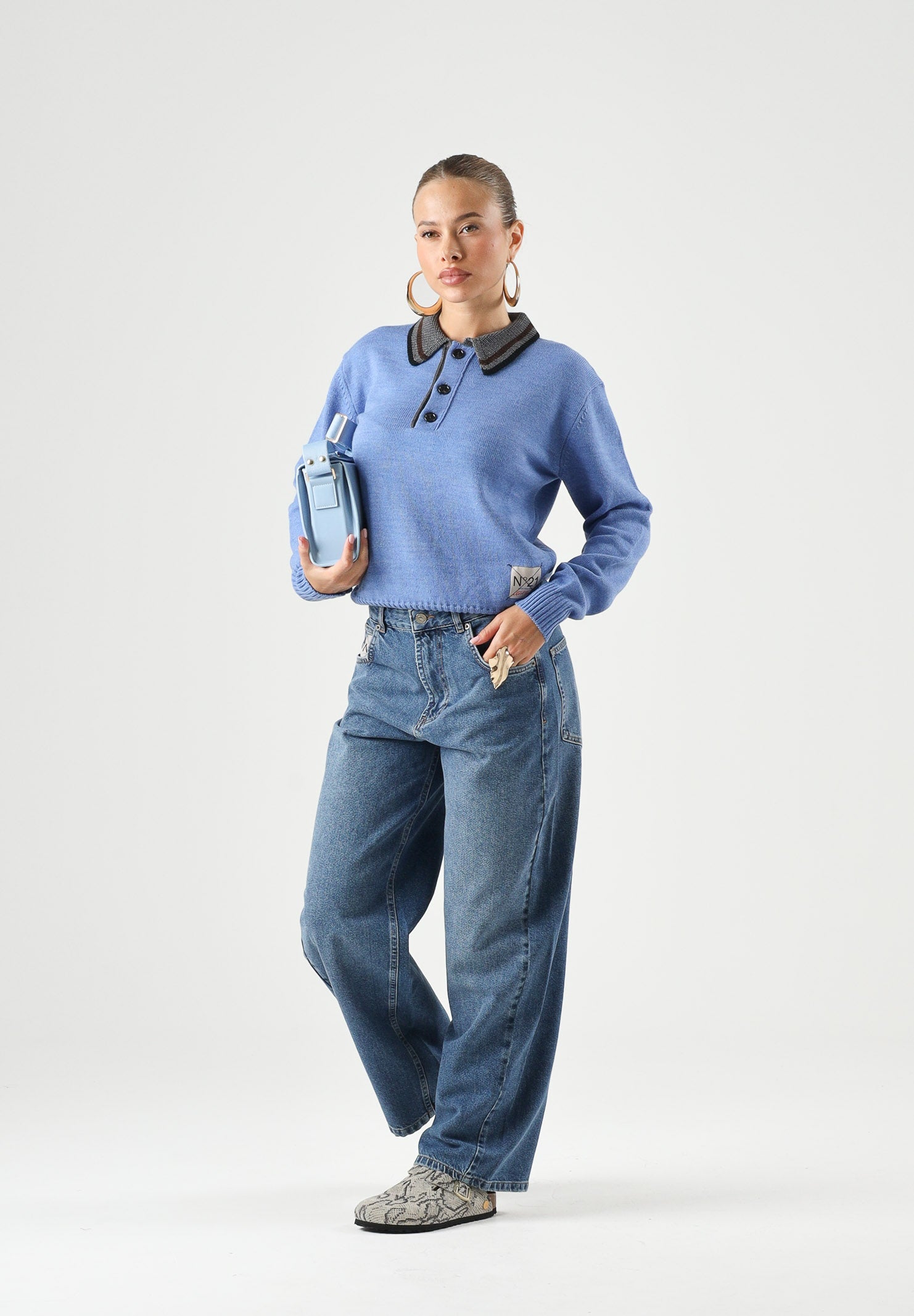 N°21  Jeans BOY'S FLARE blu-denim per donna, ragazzi e bambini con logo label frontale e gamba flare.<BR/> N210FBN0534 0N01 N21 