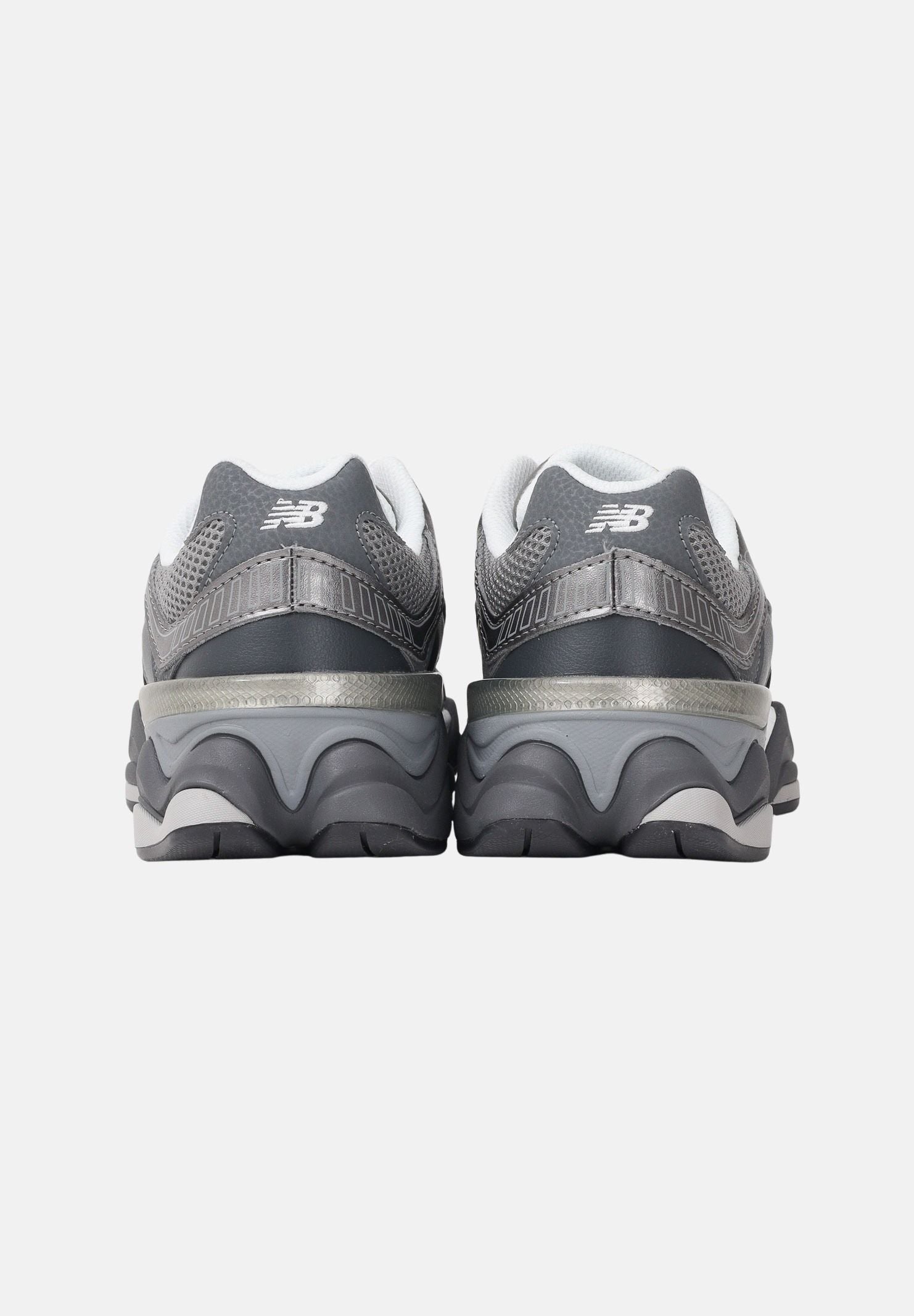 NEW BALANCE Sneakers 9060 Lace grigie da  uomo e donna G90603BN . NEW BALANCE 