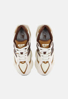 NEW BALANCE Sneakers 9060 LACE beige/panna per uomo e donna con inserti marroni G90609SI . NEW BALANCE 