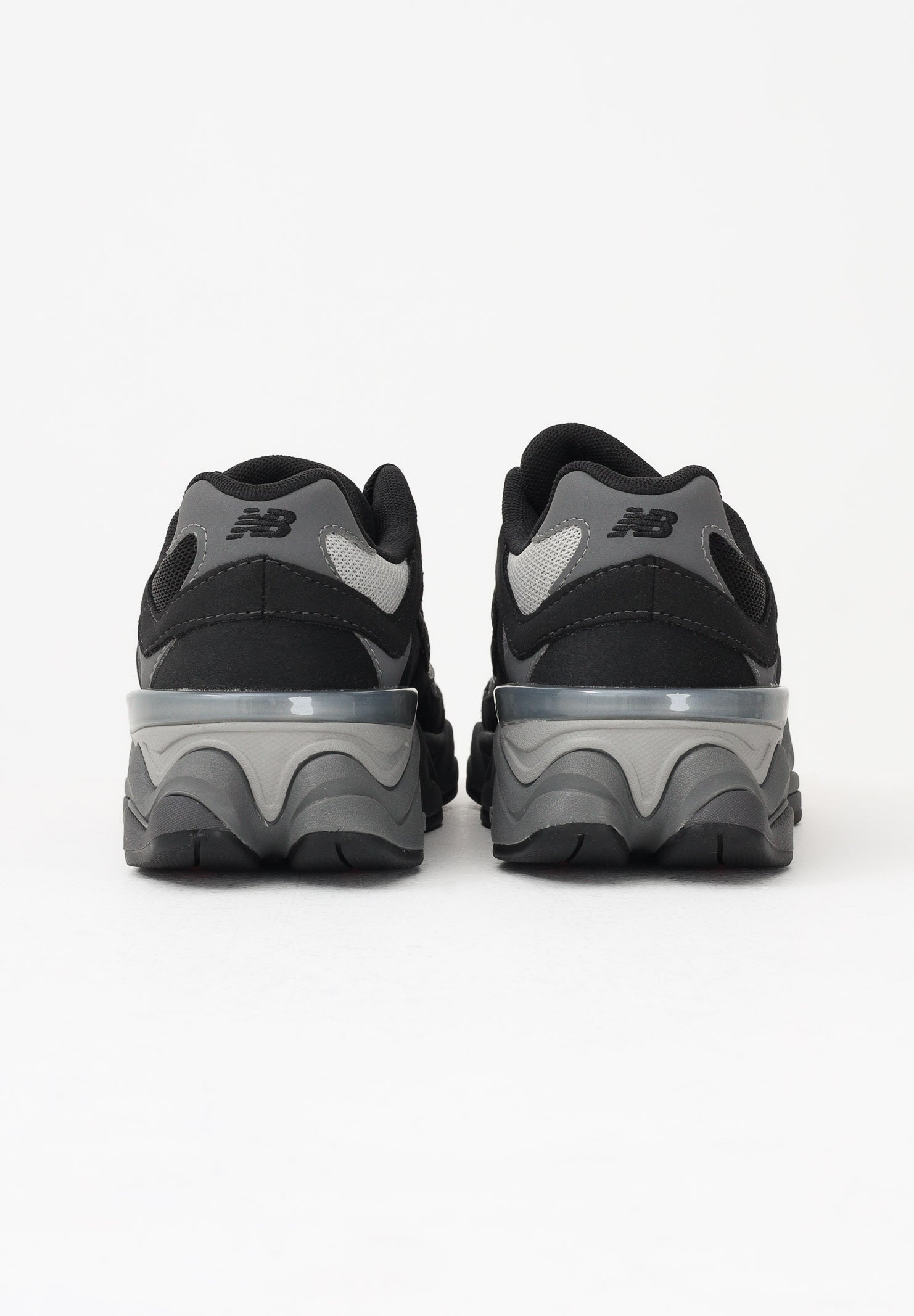 NEW BALANCE Sneakers 9060 nere da uomo e donna GC9060BK . NEW BALANCE 