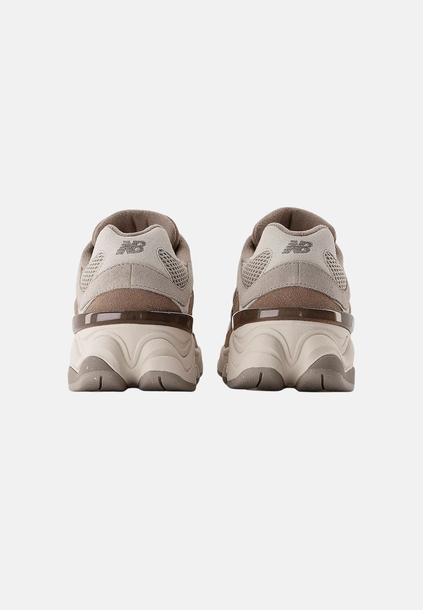 NEW BALANCE Sneakers 9060 marrone per uomo e donna GC9060EX . NEW BALANCE 