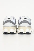 NEW BALANCE Sneakers 9060 grigie per uomo e donna GC9060GY . NEW BALANCE 