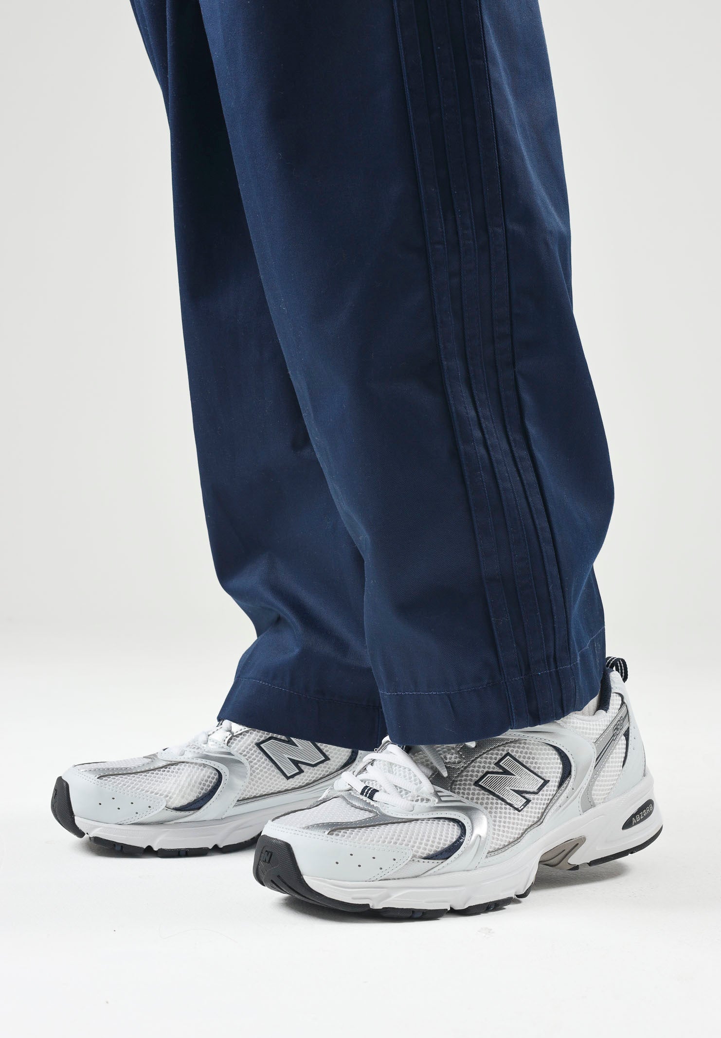 NEW BALANCE Sneakers 530 bianche da uomo e donna, con dettagli a contrasto. NBMR530SG . NEW BALANCE 