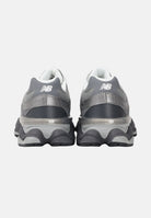 NEW BALANCE Sneakers 9060 grigie da uomo e donna U906051K . NEW BALANCE 