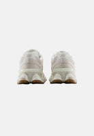 NEW BALANCE Sneakers 9060 Moonbeam con Sea Salt e Black, beige chiaro e bianco, per uomo e donna U9060ASP . NEW BALANCE 