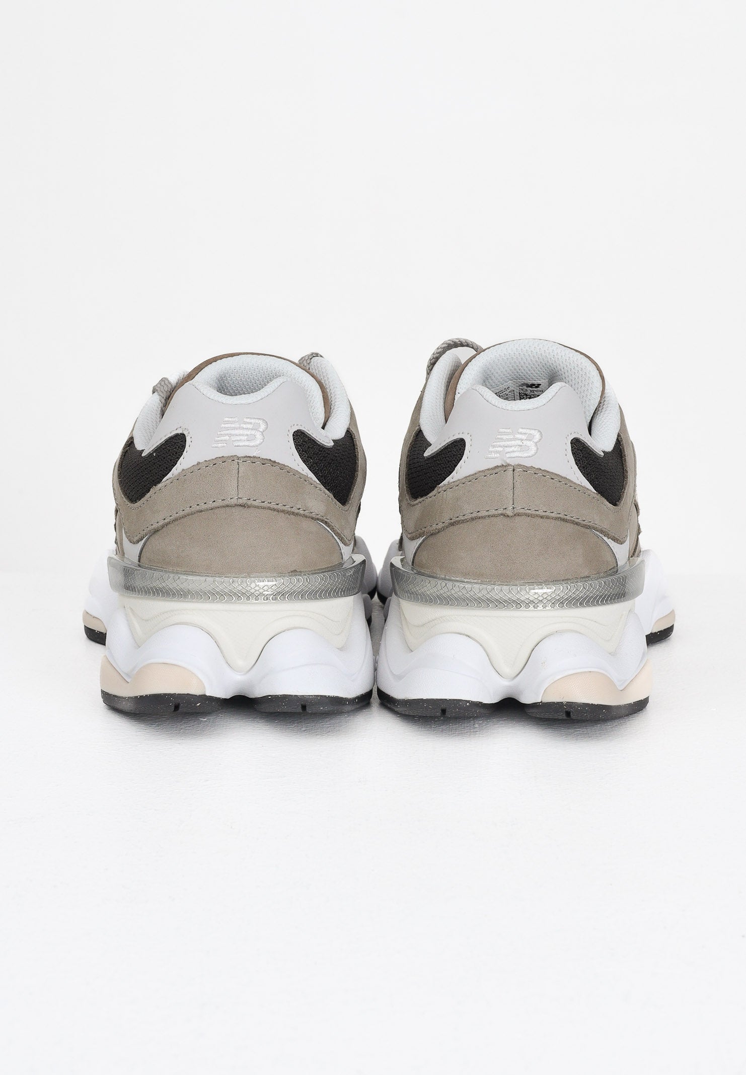 NEW BALANCE Sneakers 9060 tortora da uomo U9060CTA . NEW BALANCE 