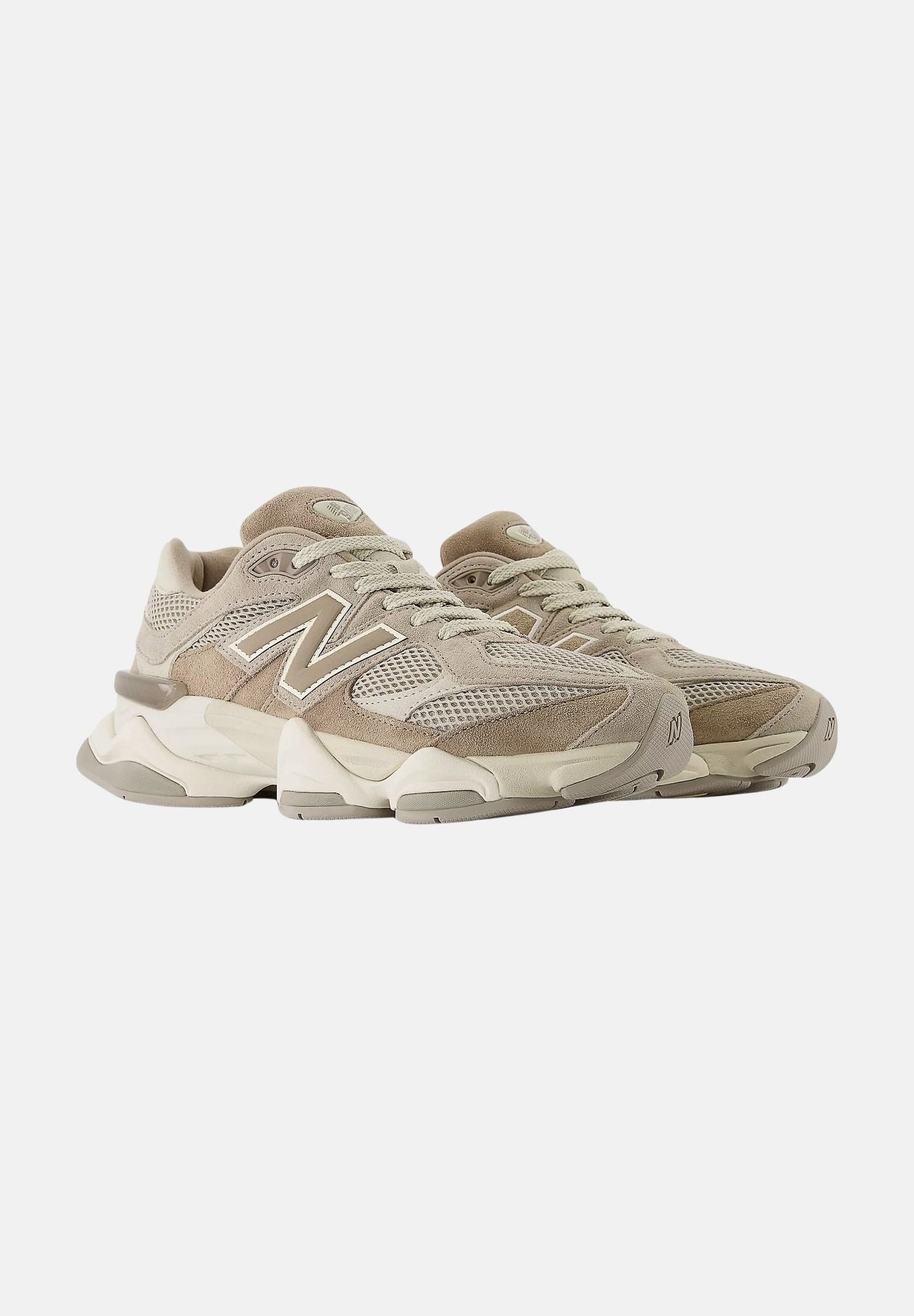 NEW BALANCE Sneakers 9060 marroni da uomo e donna  con logo laterale U9060ERC . NEW BALANCE 