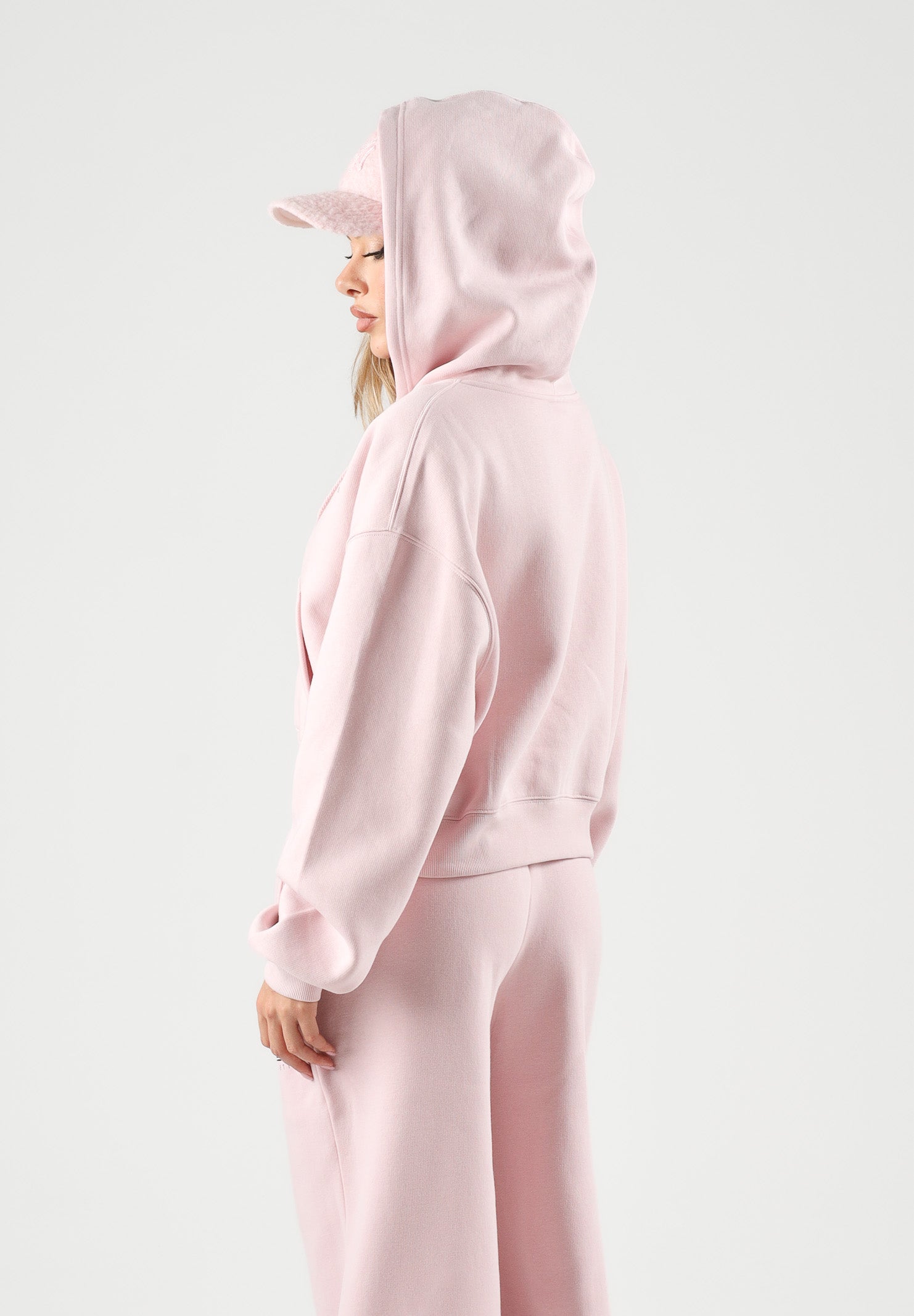 NEW BALANCE Felpa con zip TRACKSIDE FLEECE FULL ZIP rosa cipria da donna WJ62P2UPPHK . NEW BALANCE 