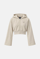 NEW BALANCE Felpa corta con zip e cappuccio BRUSHED COASTAL FLEECE FULL ZIP Linen beige chiaro da donna, in morbido tessuto fleece, con maniche lunghe ampie e logo NB ricamato tono su tono.<BR/>NEW BALANCE presenta la felpa corta BRUSHED COASTAL FLEE WJ62Q0WVLIN . NEW BALANCE 