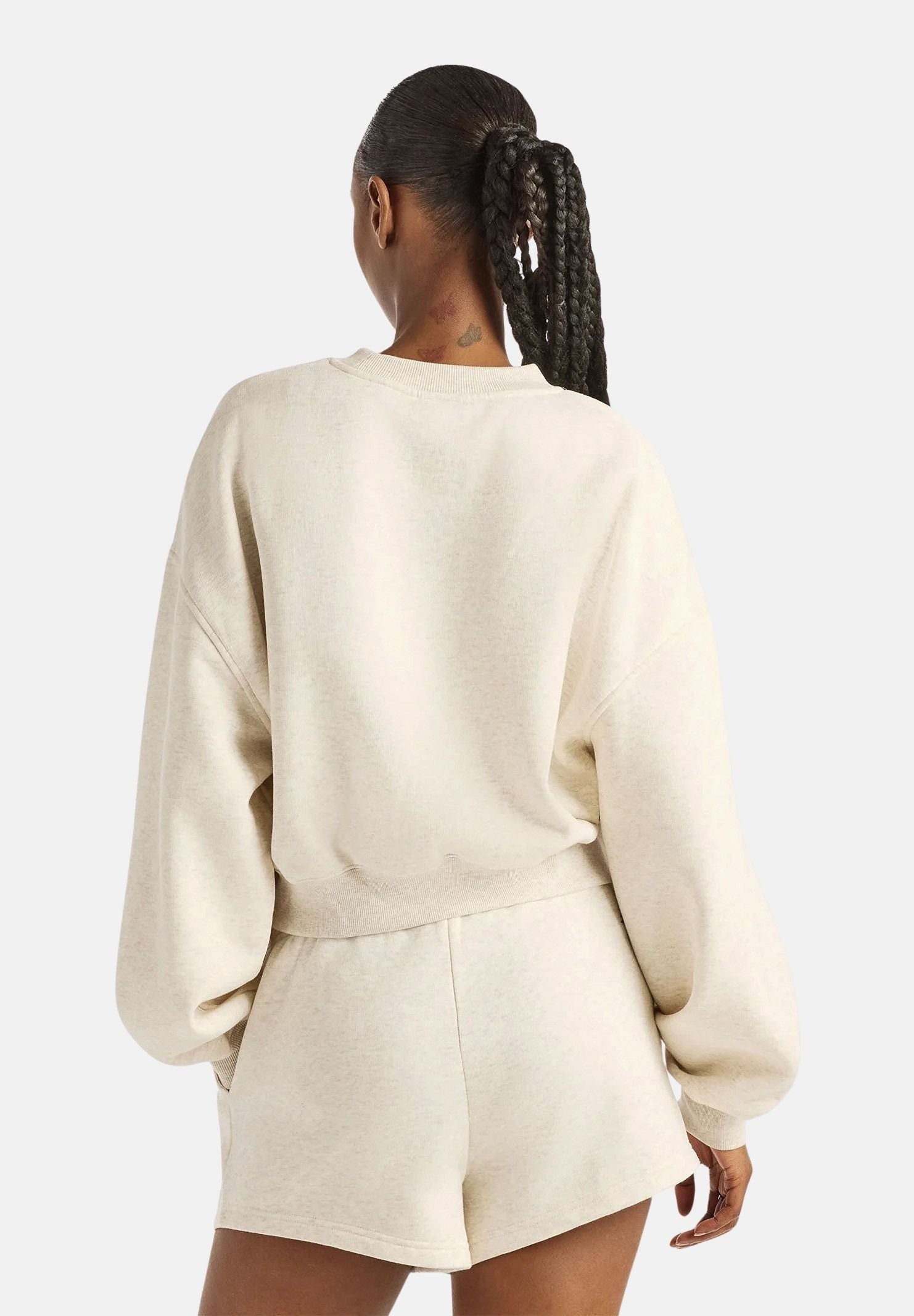 NEW BALANCE Felpa girocollo TRACKSIDE FLEECE CREW beige mélange  da donna con mini logo laterale WT62T7JOLIT . NEW BALANCE 