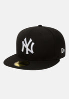 NEW ERA Cappello con visiera 59FIFTY Fitted New York Yankees Essential nera per uomo e donna 10003436 . NEW ERA 