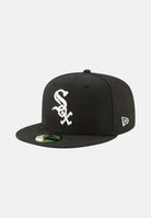NEW ERA Cappello CHICAGO WHITE SOX AUTHENTIC nero per uomo e donna  con logo della squadra ricamato. 12572845 . NEW ERA 