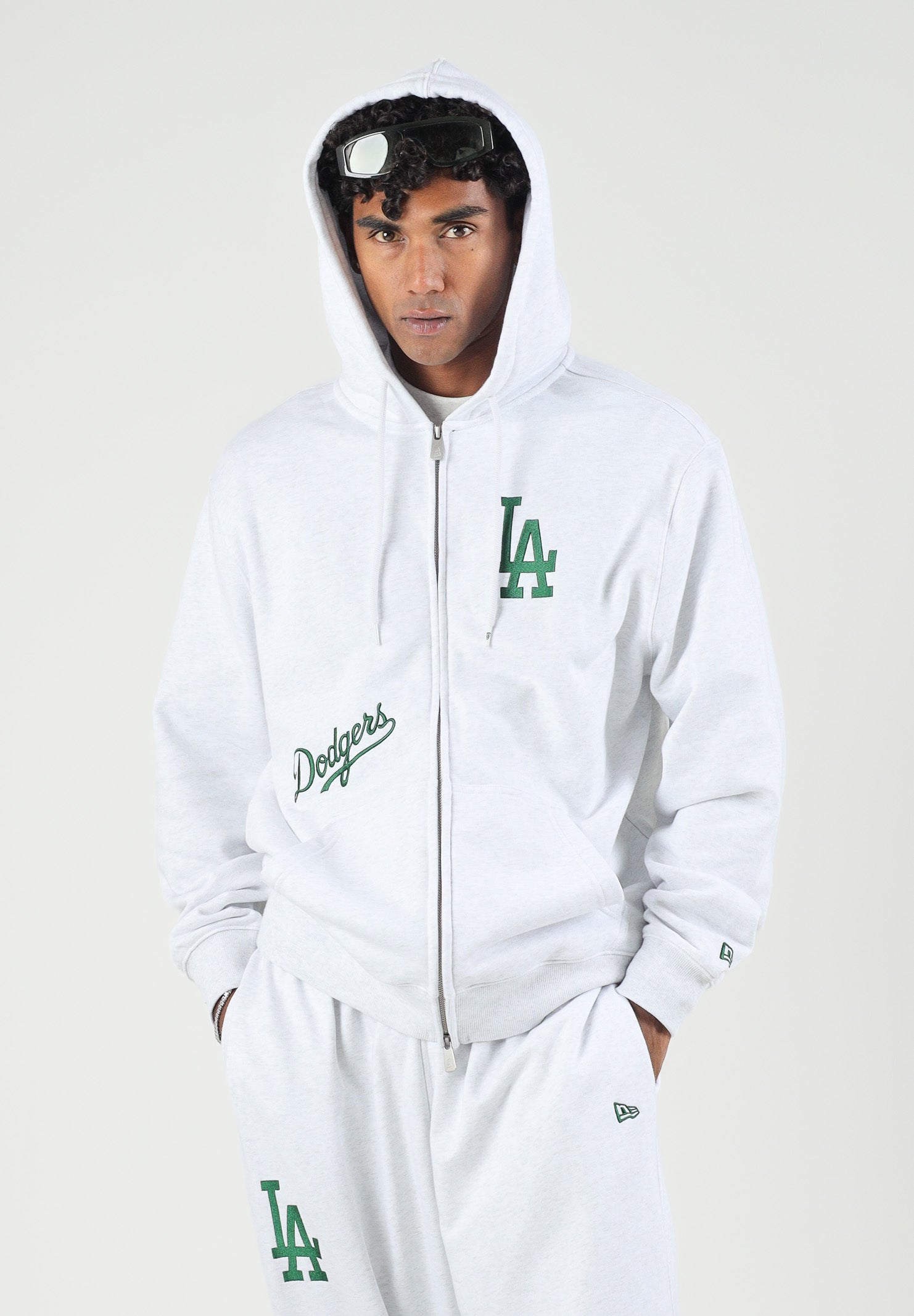 NEW ERA Felpa con cappuccio grigia per uomo e donna con logo LA Dodgers ricamato a contrasto. 14884646 . NEW ERA 