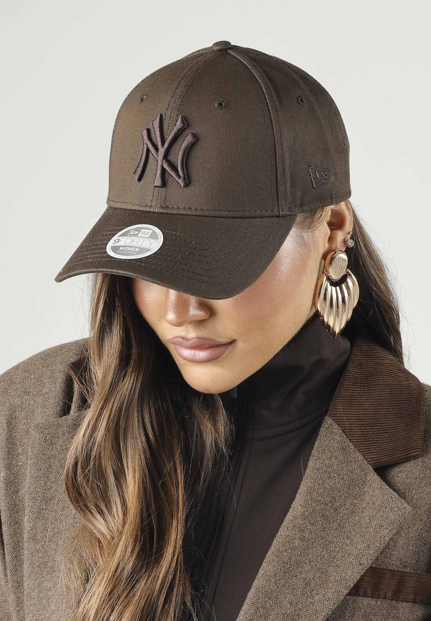 NEW ERA Cappello con visiera 9FORTY New York Yankees League Essential marrone per uomo e donna 60471462 . NEW ERA 