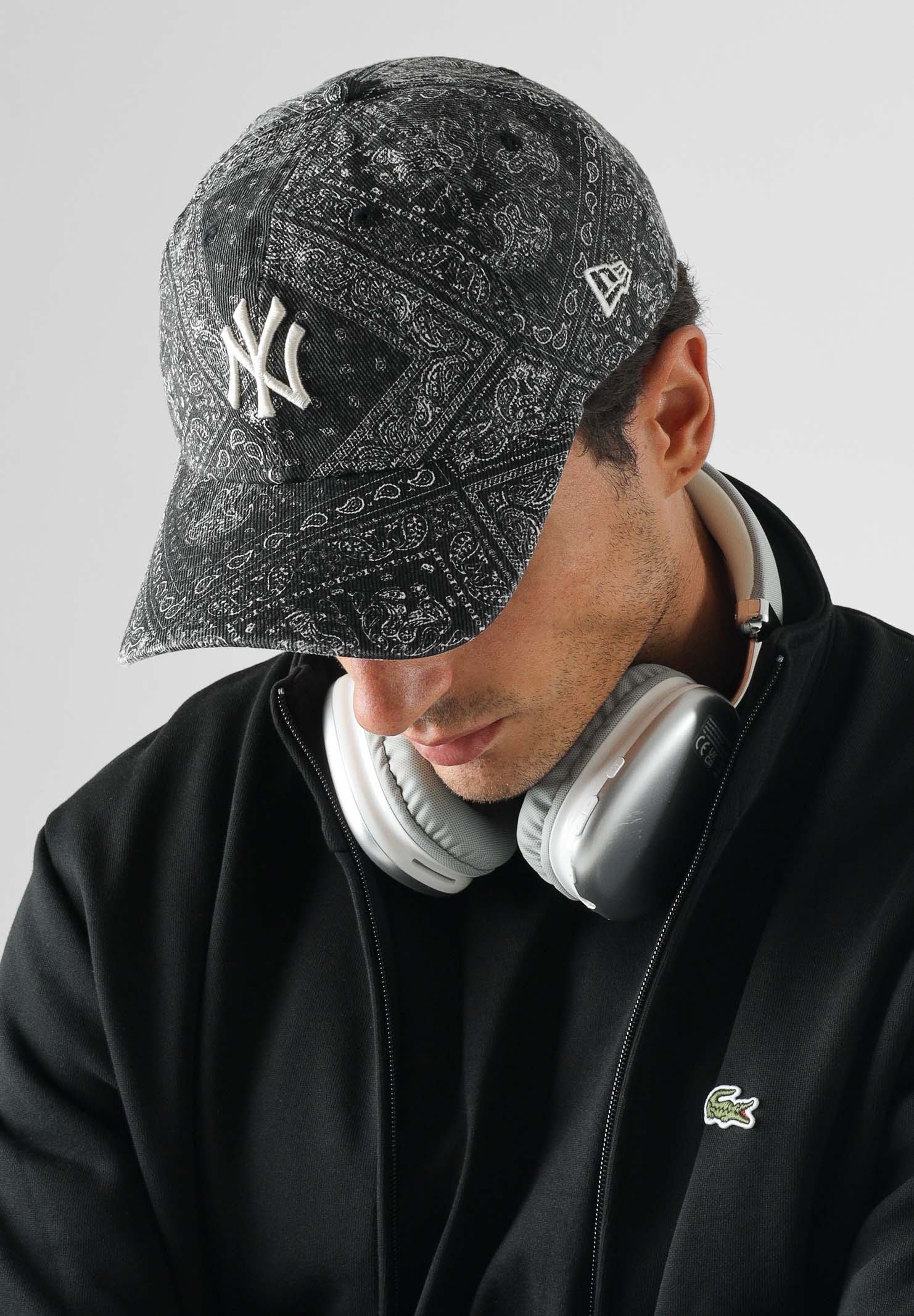 NEW ERA Cappello con visiera 9TWENTY New York Yankees MLB Washed Paisley  in denim nero per uomo e donna 60771827 . NEW ERA 