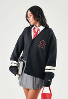 NEW ERA Cardigan nero per uomo e donna con bottoni e righe sportive bianche sulle maniche 60897381 . NEW ERA 
