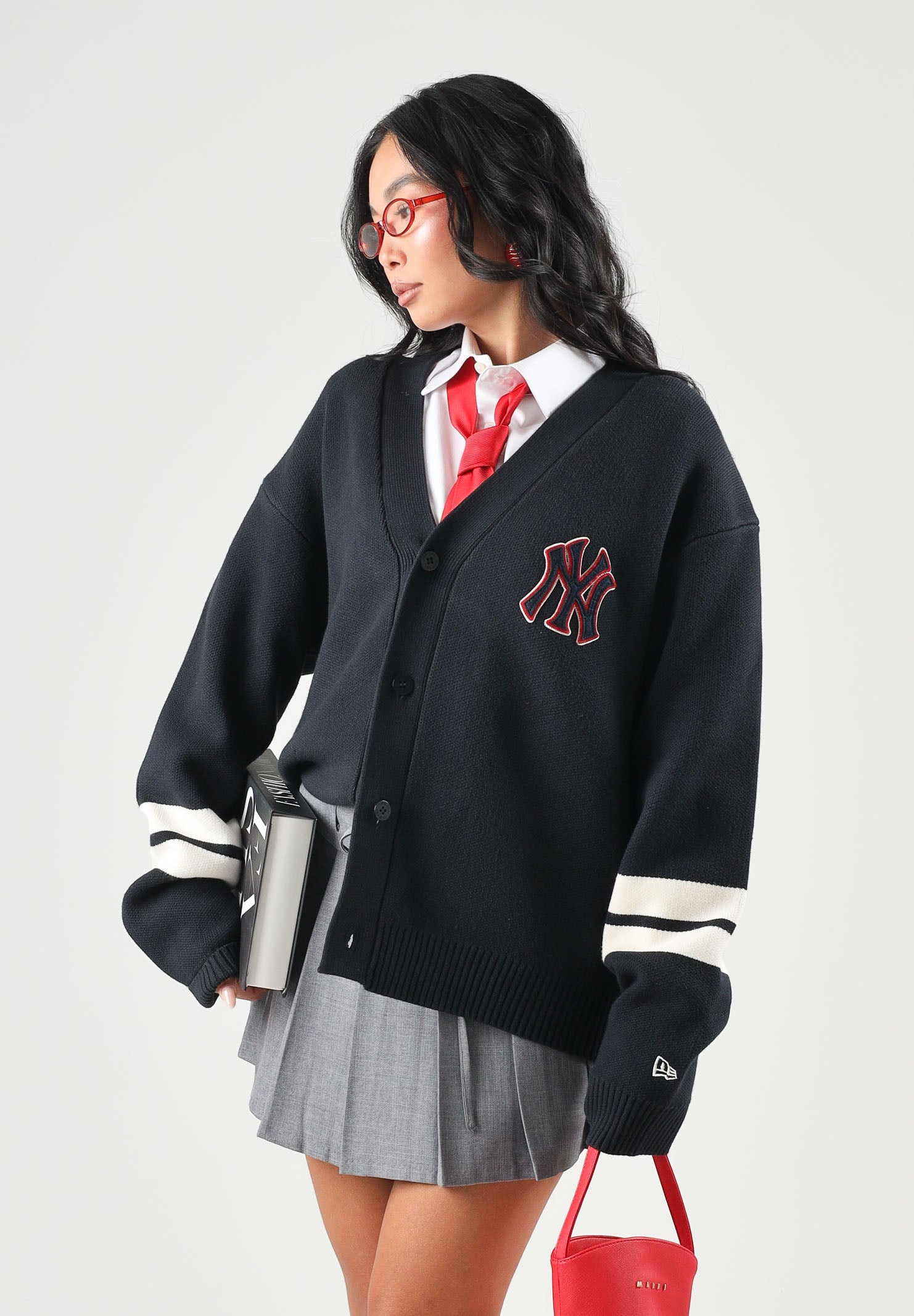 NEW ERA Cardigan nero per uomo e donna con bottoni e righe sportive bianche sulle maniche 60897381 . NEW ERA 