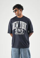 NEW ERA T-shirt manica corta NEW YORK YANKEES GRAPHIC navy, blu  per uomo e donna 60897425 . NEW ERA 