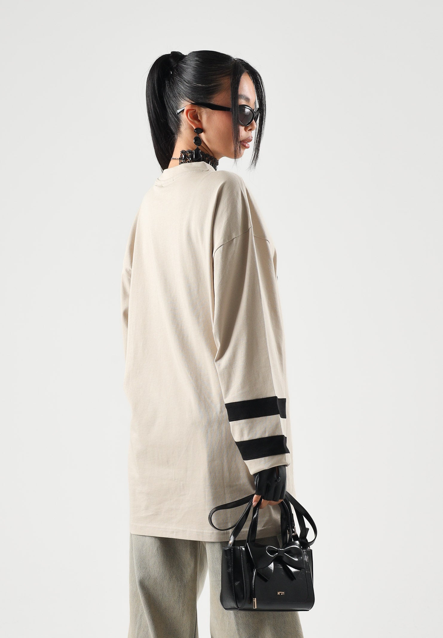 NEW ERA T-shirt manica lunga beige per uomo e donna con maxi logo New York Yankees stampato sul petto 60897435 . NEW ERA 