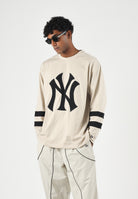 NEW ERA T-shirt manica lunga beige per uomo e donna con maxi logo New York Yankees stampato sul petto 60897435 . NEW ERA 