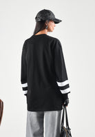 NEW ERA Maglia girocollo nera per uomo e donna con maxi logo frontale 60897486 . NEW ERA 