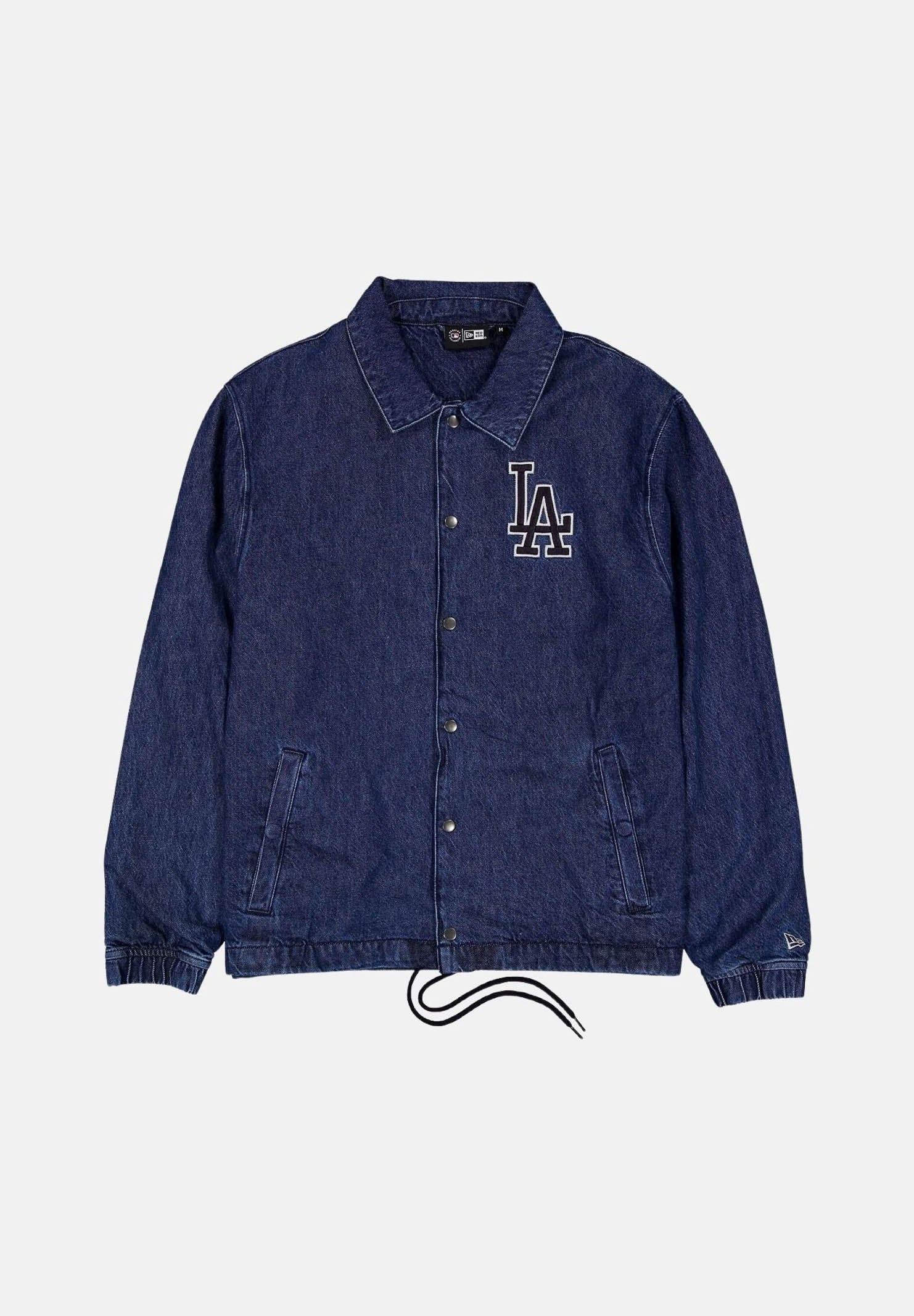 NEW ERA Giubbotto di jeans denim scuro per uomo e donna con logo iconico laterale 60897492 . NEW ERA 