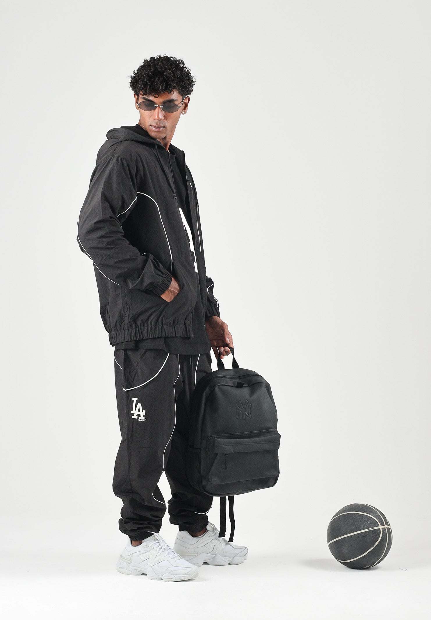 NEW ERA Pantaloni sportivi nero scuro per uomo e donna con mini logo laterale. 60897501 . NEW ERA 