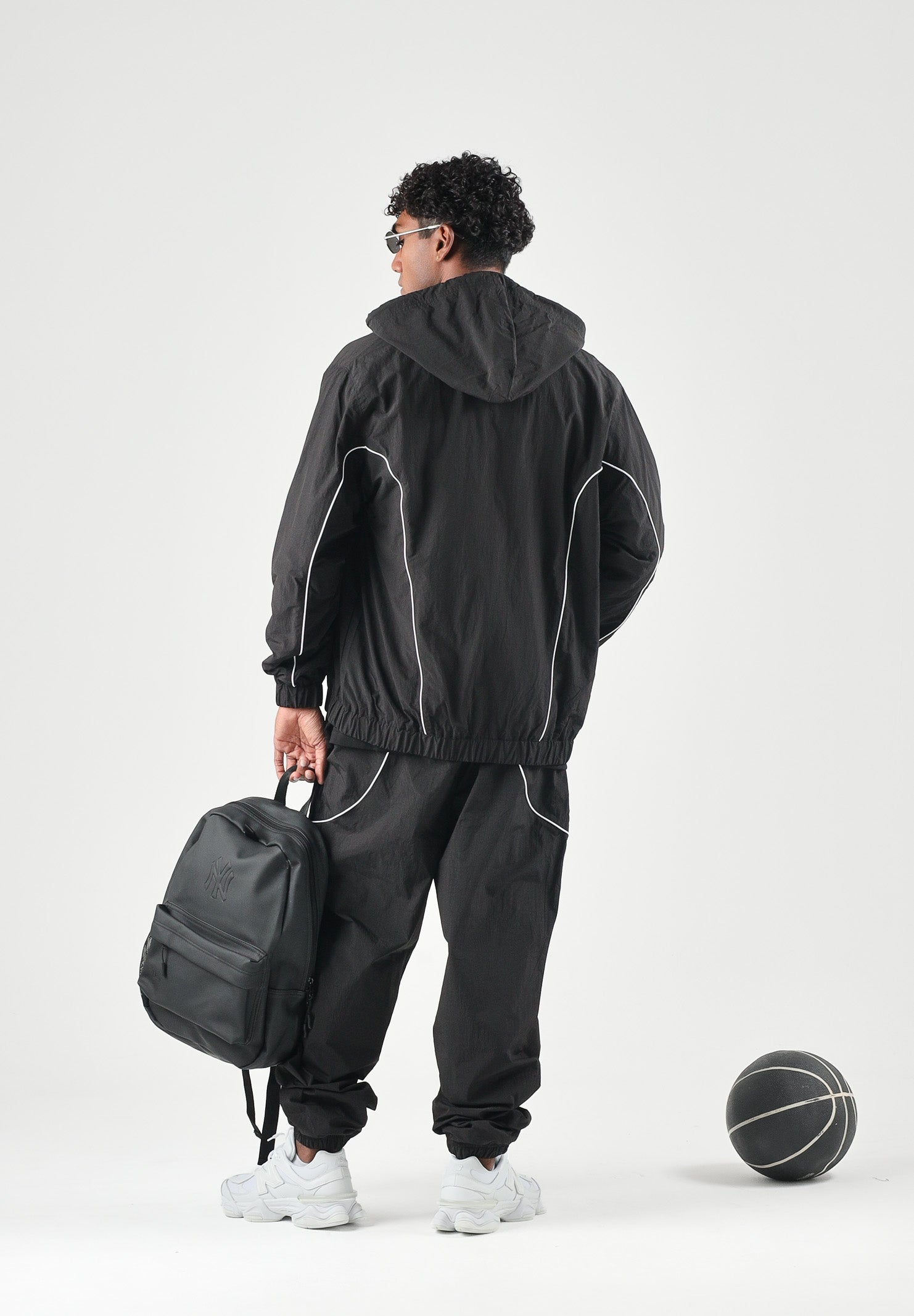NEW ERA Pantaloni sportivi nero scuro per uomo e donna con mini logo laterale. 60897501 . NEW ERA 