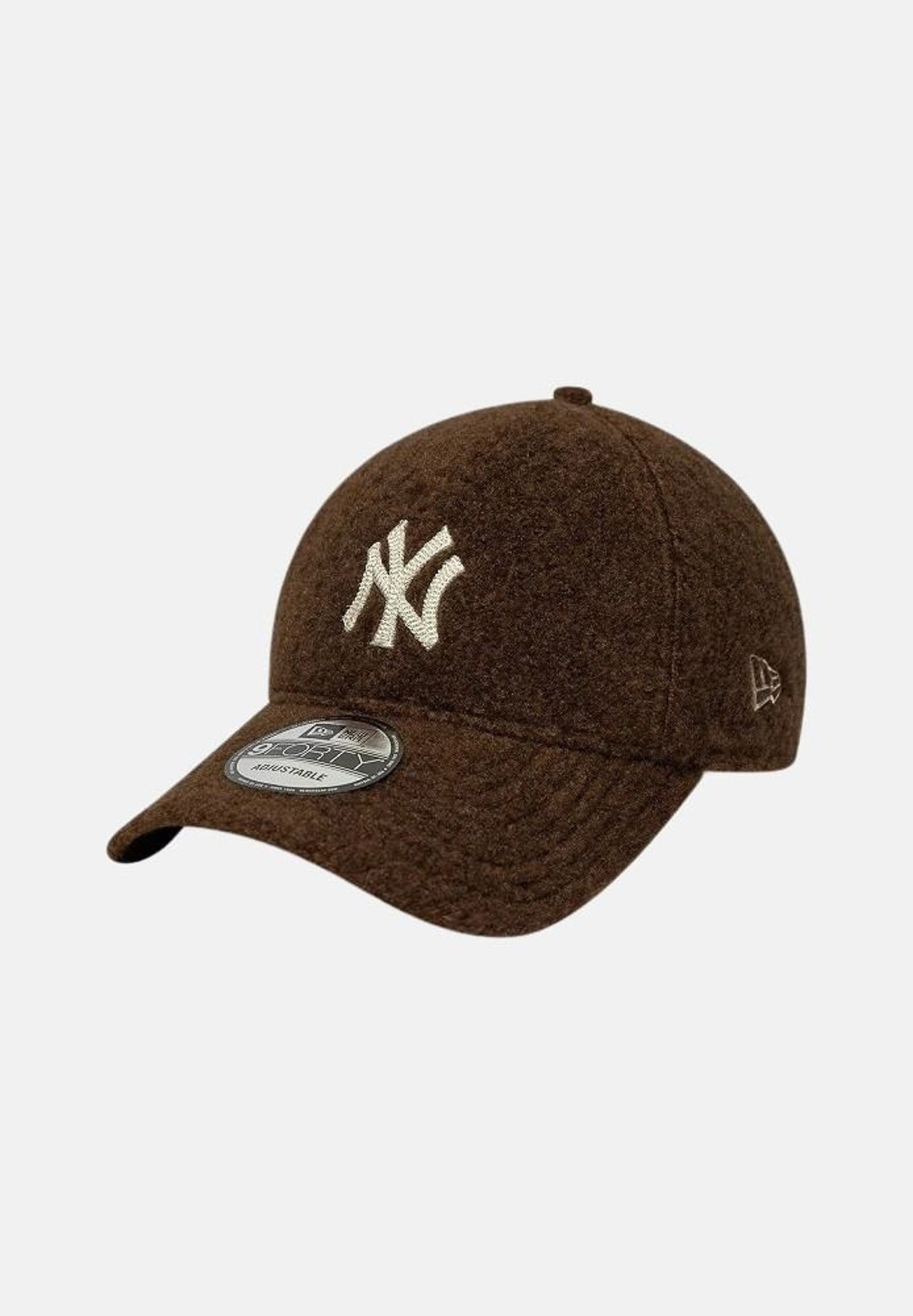 NEW ERA Cappello con visiera 9FORTY marrone per uomo e donna in tessuto effetto bouclé/peluche 60915754 . NEW ERA 