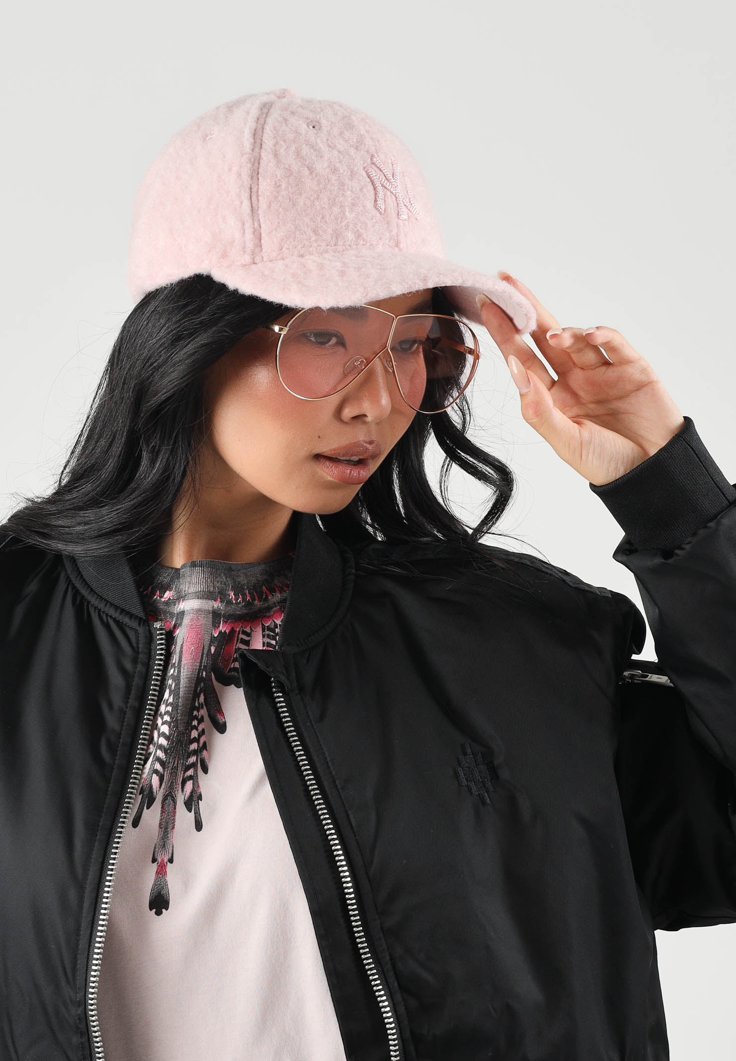 NEW ERA Cappello con visiera  9FORTY  rosa antico per donna con logo NY ricamato in rilievo. 60915792 . NEW ERA 