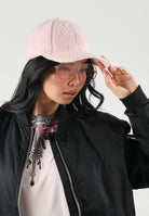 NEW ERA Cappello con visiera  9FORTY  rosa antico per donna con logo NY ricamato in rilievo. 60915792 . NEW ERA 