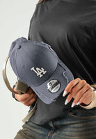 NEW ERA Cappello con visiera 9FORTY LA DODGERS grigio antracite per uomo e donna con logo LA ricamato 60915871 . NEW ERA 