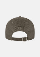 NEW ERA Cappello 9FORTY M-CROWN NEW YORK YANKEES verde oliva scuro per uomo e donna, in velluto a coste, logo NY ricamato, visiera curva e chiusura regolabile. 60915966 . NEW ERA 