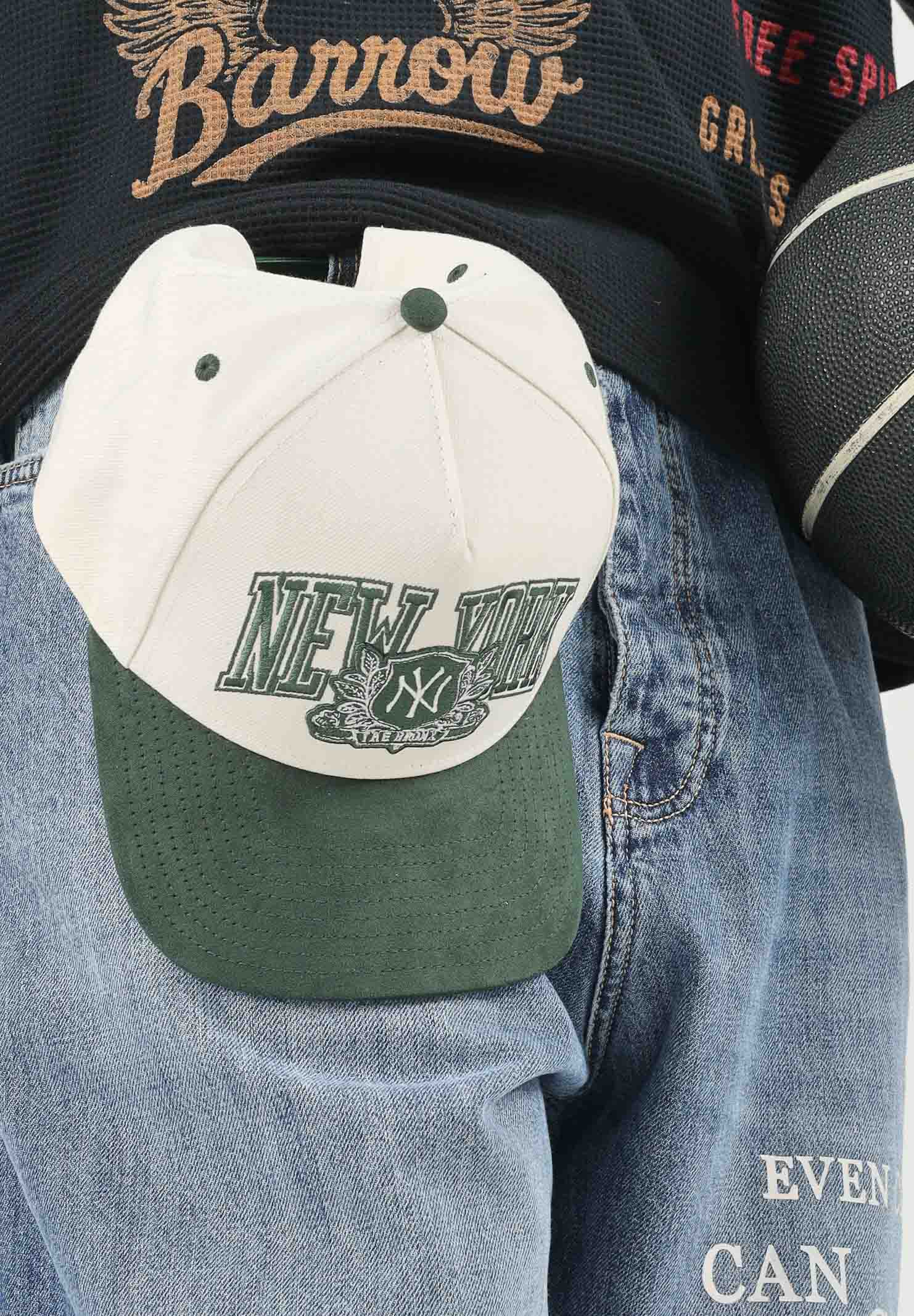 NEW ERA Cappello con visiera FORTY NY YANKEES COLLEGE  bicolore con maxi ricamo d'ispirazione varsity 60915996 . NEW ERA 