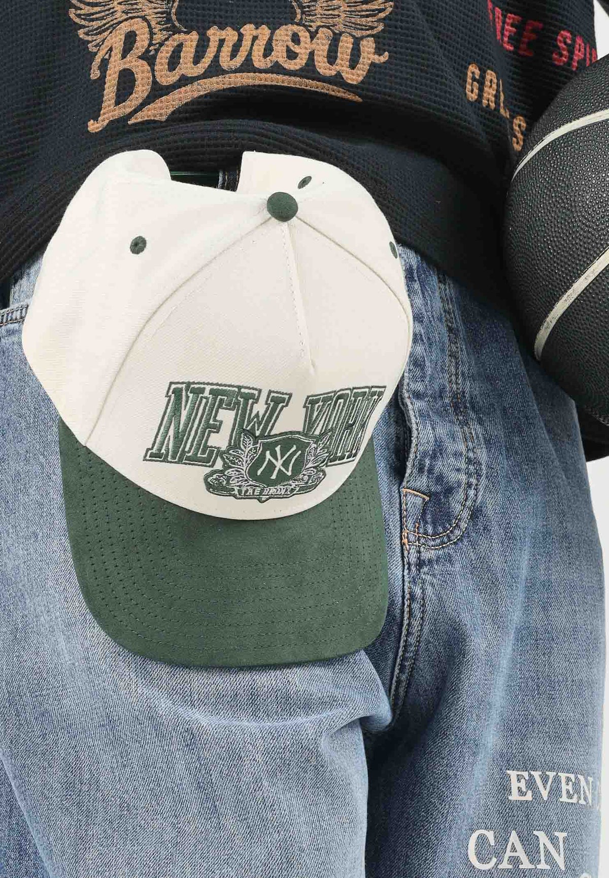 NEW ERA Cappello con visiera FORTY NY YANKEES COLLEGE  bicolore con maxi ricamo d'ispirazione varsity 60915996 . NEW ERA 