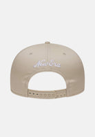 NEW ERA Cappello con visiera dritta 9FIFTY NEW YORK beige per uomo e donna con logo Yankees e grafica orso 60951082 . NEW ERA 