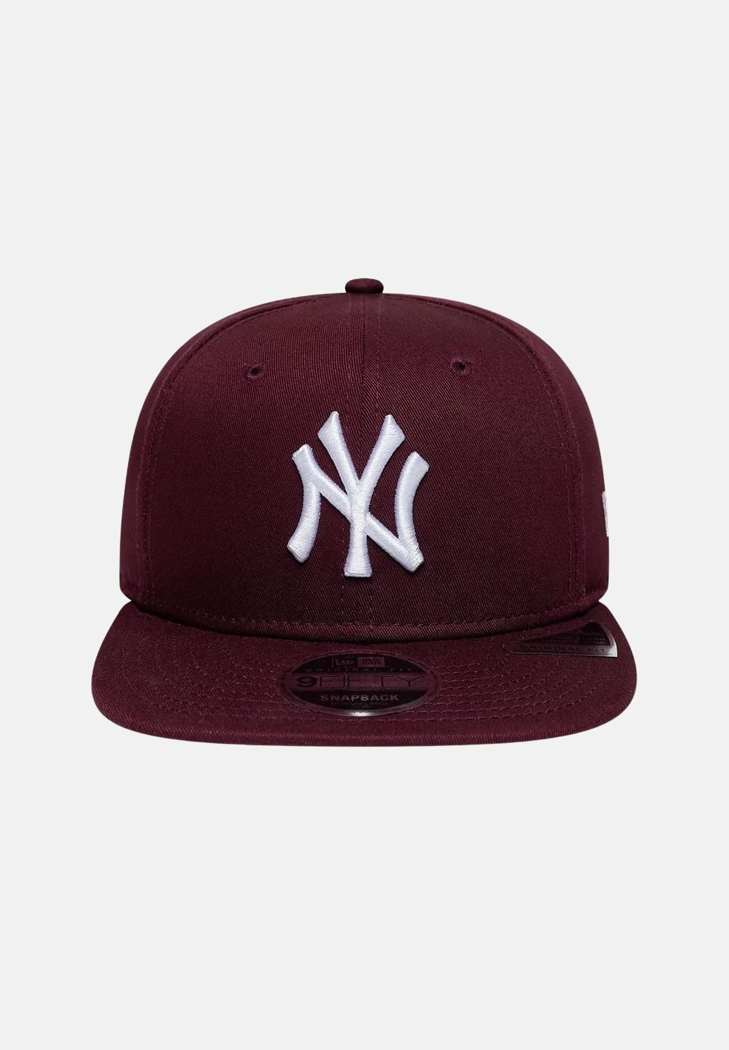 NEW ERA Cappello 9FIFTY MLB LEAGUE ESSENTIAL Dark Purple bordeaux scuro per uomo e  donna con logo Yankees bianco ricamato e visiera piatta. 60960264 . NEW ERA 