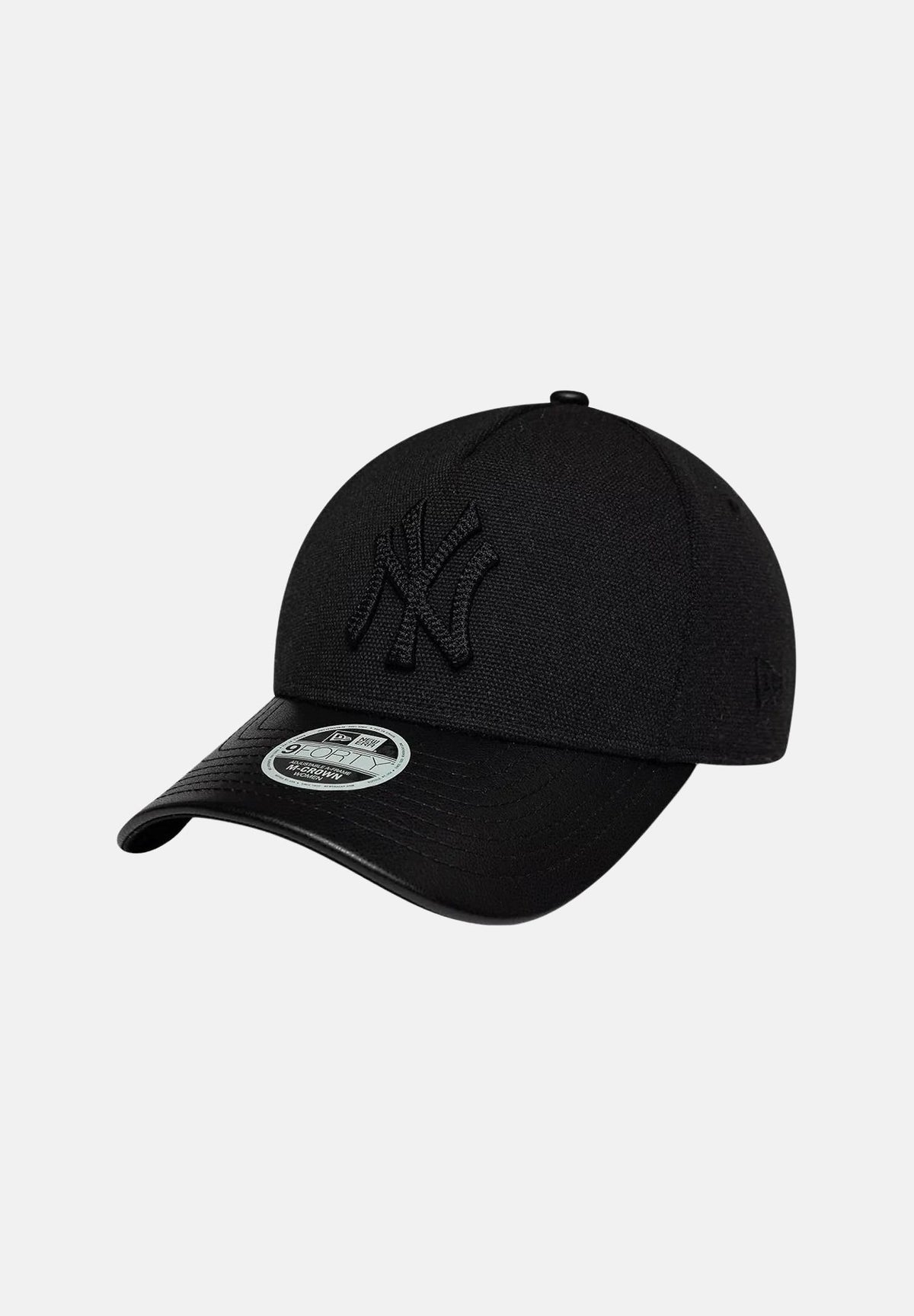 NEW ERA Cappello 9FORTY M-CROWN A-FRAME NEW YORK YANKEES Black nero da donna con logo NY tono su tono, visiera curva in PU e chiusura strapback. 60960301 . NEW ERA 