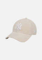 NEW ERA Cappello 9FORTY ENTRY CORD NEW YORK YANKEES Sand/White beige sabbia per uomo e donna, in velluto a coste con logo NY bianco e visiera curva. 60960307 . NEW ERA 