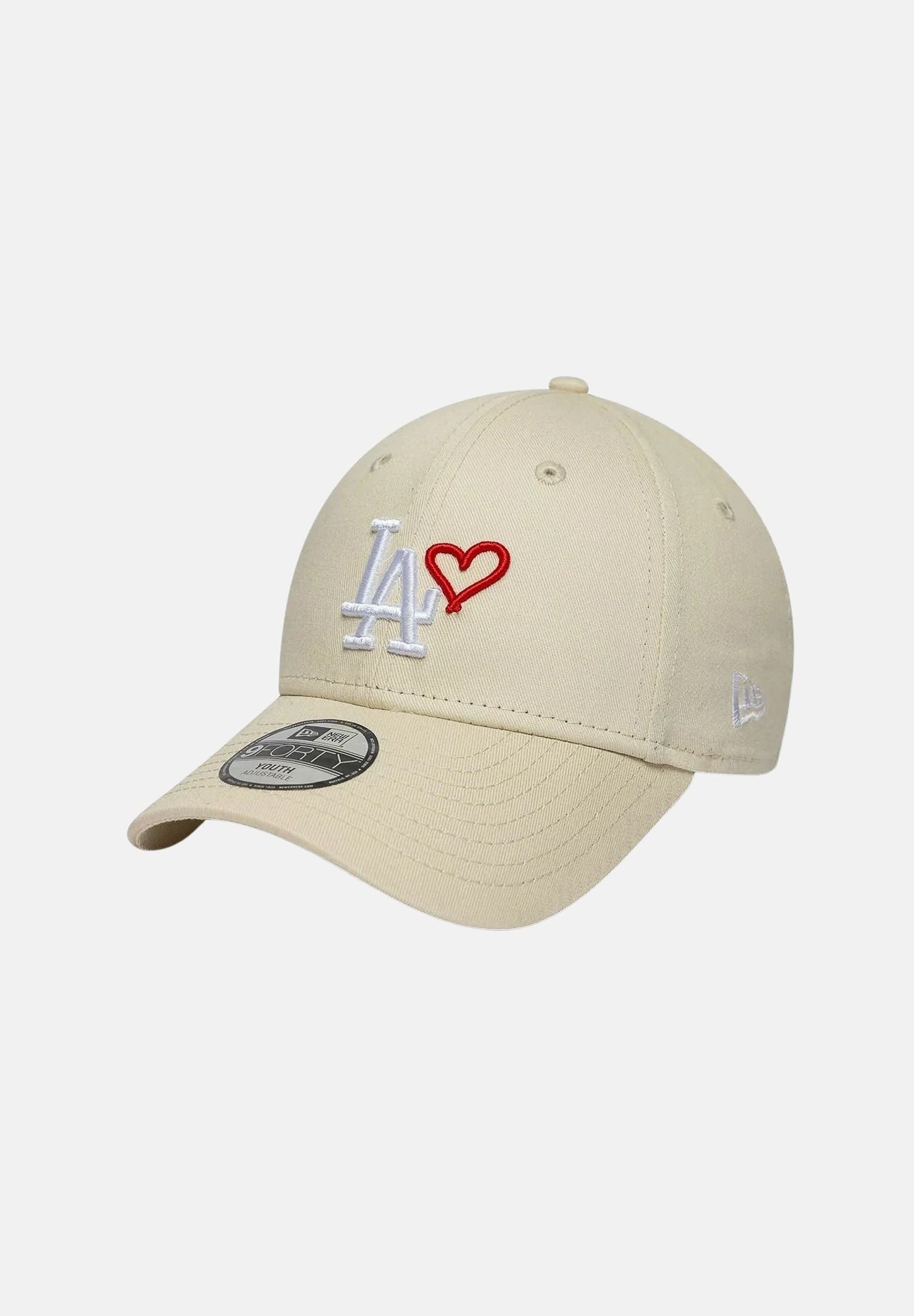 NEW ERA Cappello 9FORTY LA DODGERS MLB HEART ICON  beige chiaro per bambino e bambina, con logo LA, cuore rosso e visiera curva.<BR/> 60960363 . NEW ERA 