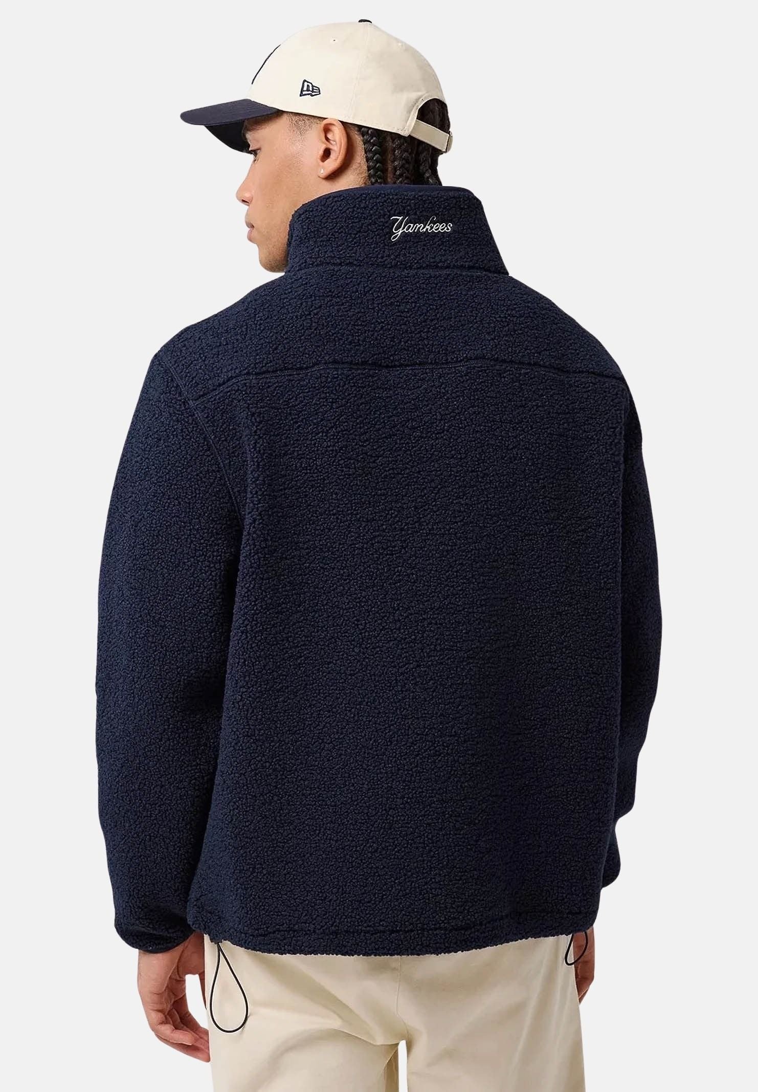 NEW ERA Giubbotto SHERPA NEW YORK YANKEES Dark Blue blu scuro per uomo e donna, in pile sherpa con zip frontale, collo alto e logo NY. 60960451 . NEW ERA 
