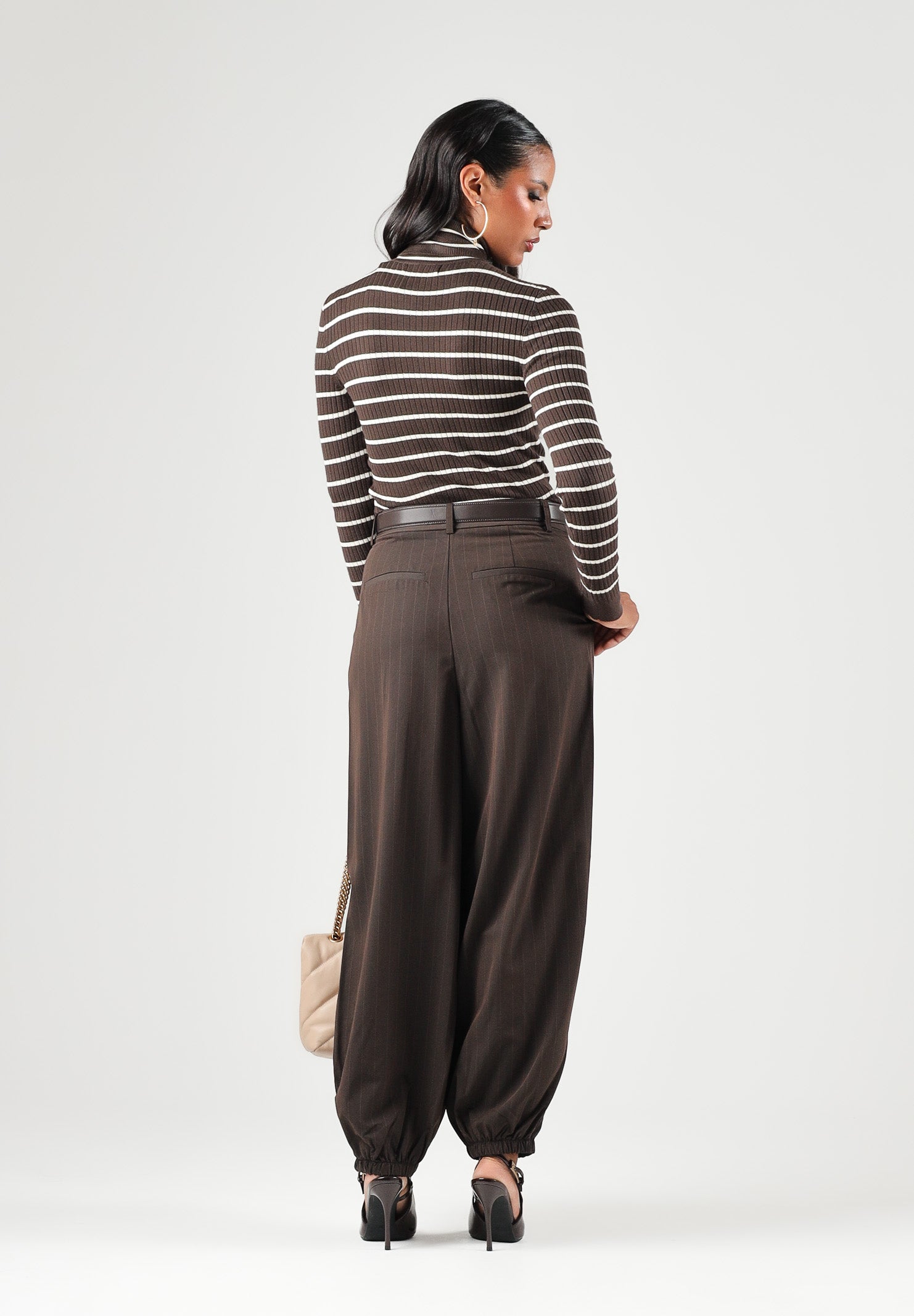 ONLY Dolcevita basico marrone per donna con collo alto e righe orizzontali a contrasto. 15165075 COBE ONLY 
