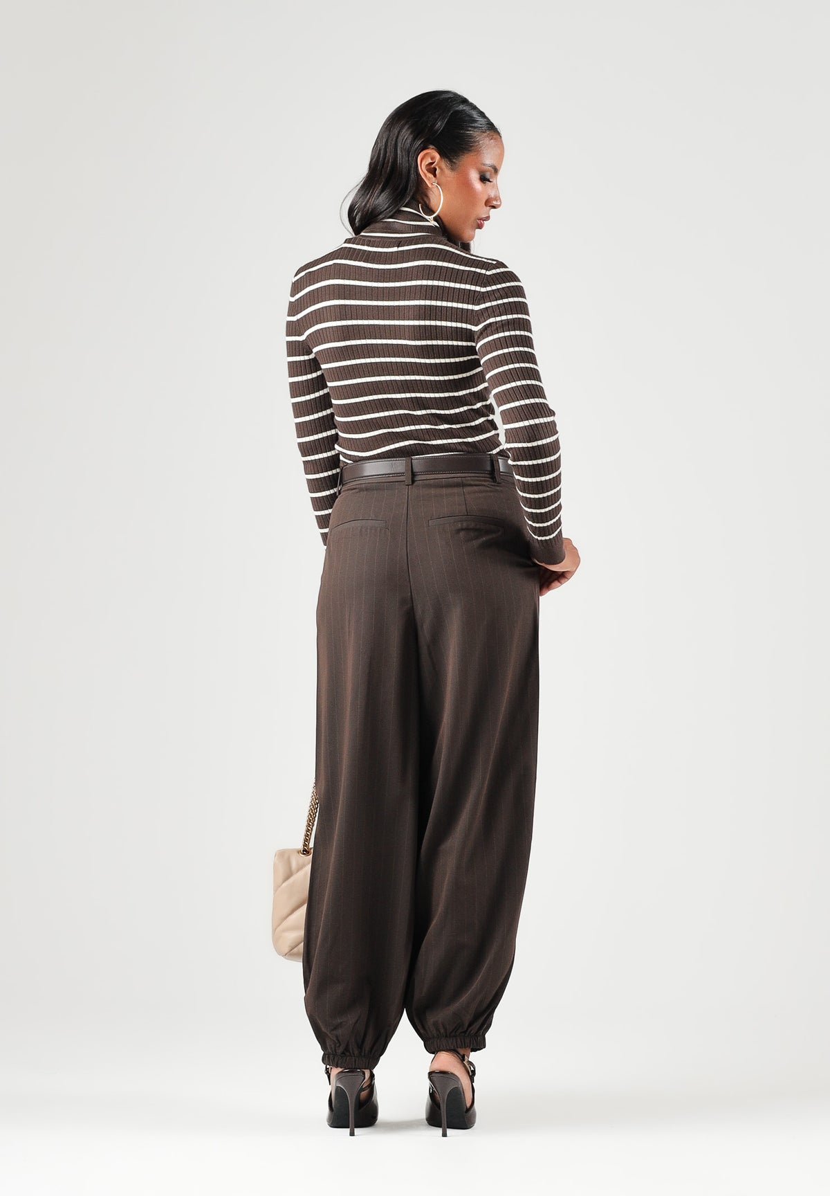 ONLY Dolcevita basico marrone per donna con collo alto e righe orizzontali a contrasto. 15165075 COBE ONLY 
