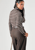 ONLY Dolcevita basico marrone per donna con collo alto e righe orizzontali a contrasto. 15165075 COBE ONLY 