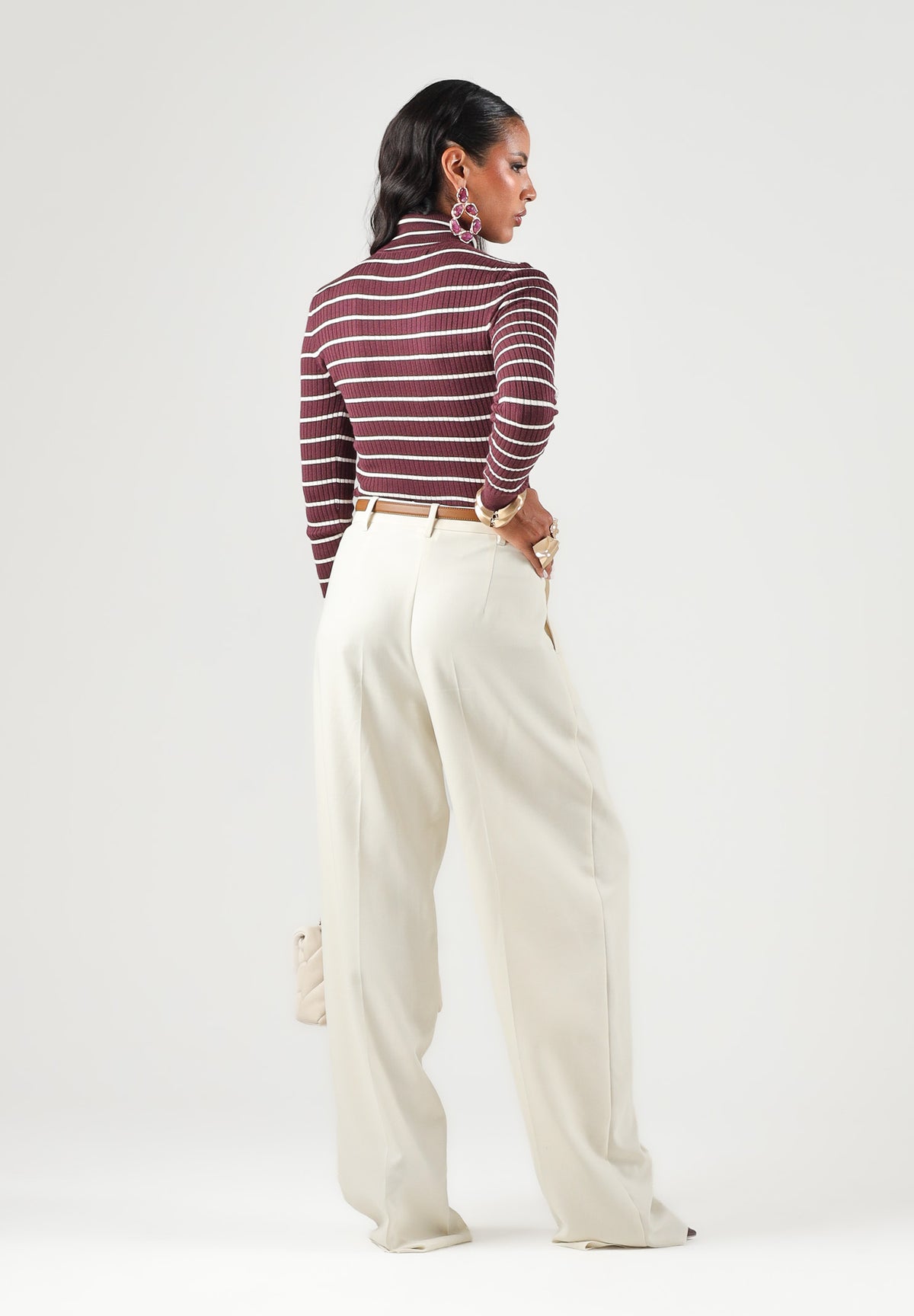 ONLY Dolcevita rigato bordeaux per donna con collo alto e motivo a righe orizzontali bianche. 15165075 FI ONLY 
