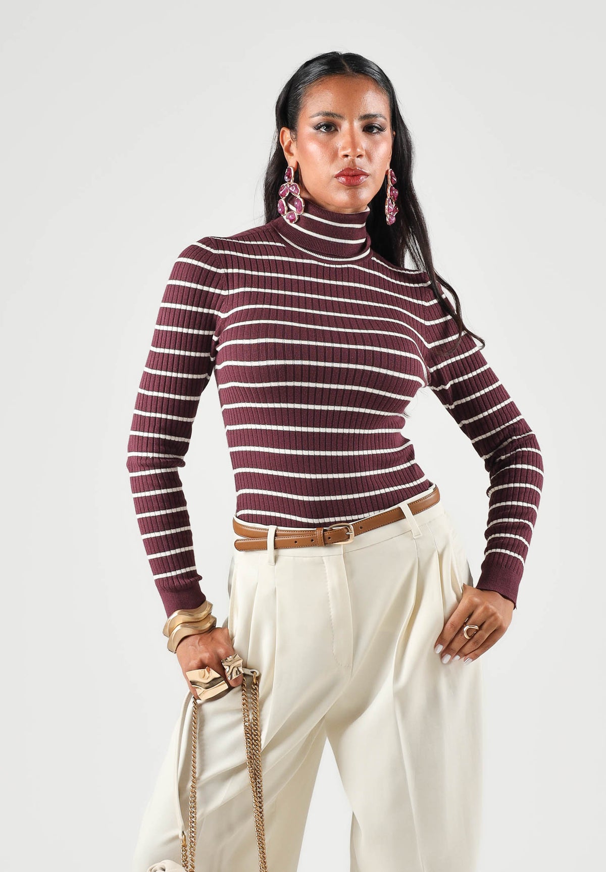 ONLY Dolcevita rigato bordeaux per donna con collo alto e motivo a righe orizzontali bianche. 15165075 FI ONLY 